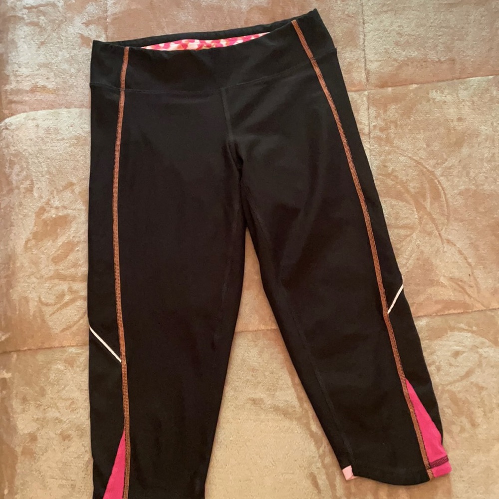 Lucy XS crop yoga pants